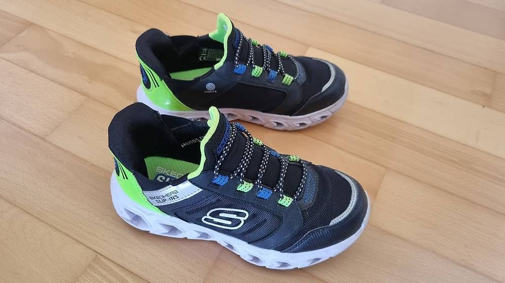 Schuhe für Jungen: Skechers Slip-ins Gr. 32 mit Licht – Gebraucht aus Ehrendingen von NSX-RR