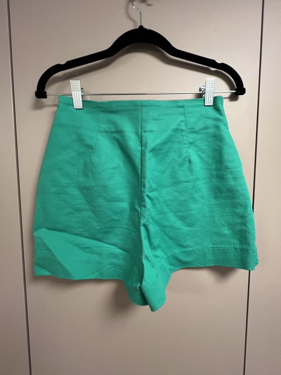 Zara Hosen: Green Zara shorts – Neu (gemäss Beschreibung) aus Prangins von ale_f88f 1