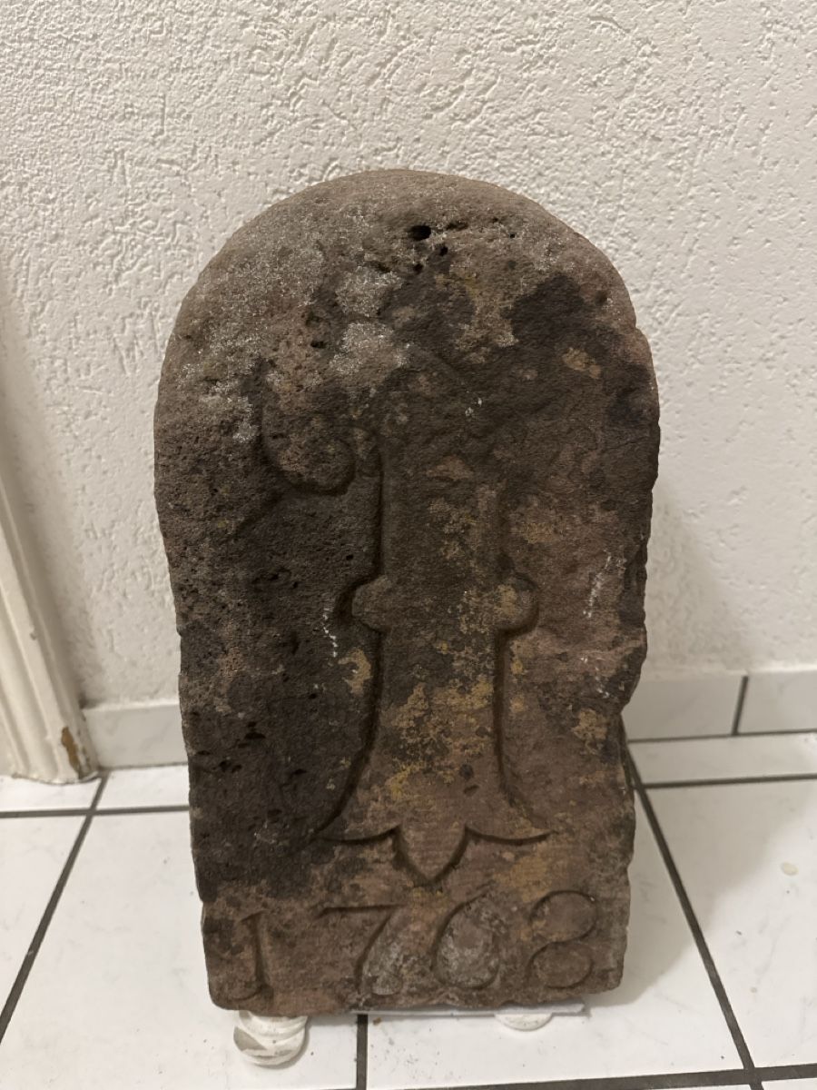 Pietre & tegole: Massiver Grenzstein Basel Baselland 1768 Sandstein – Usato da Basel venduto da Joshy03