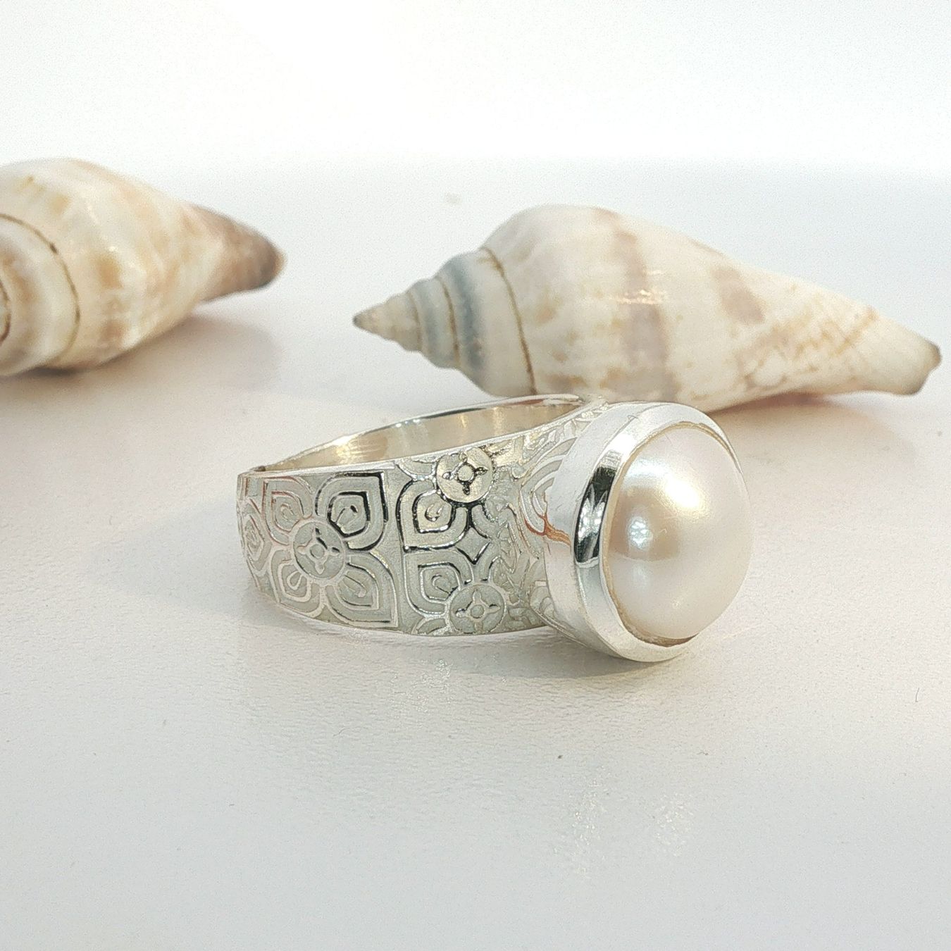 Olga Ribler Ringe: Statement Ornament Ring mit Süsswasserperle – Grösse 58 – Neu (gemäss Beschreibung) aus Luzern von byolgaribleroutlet 1