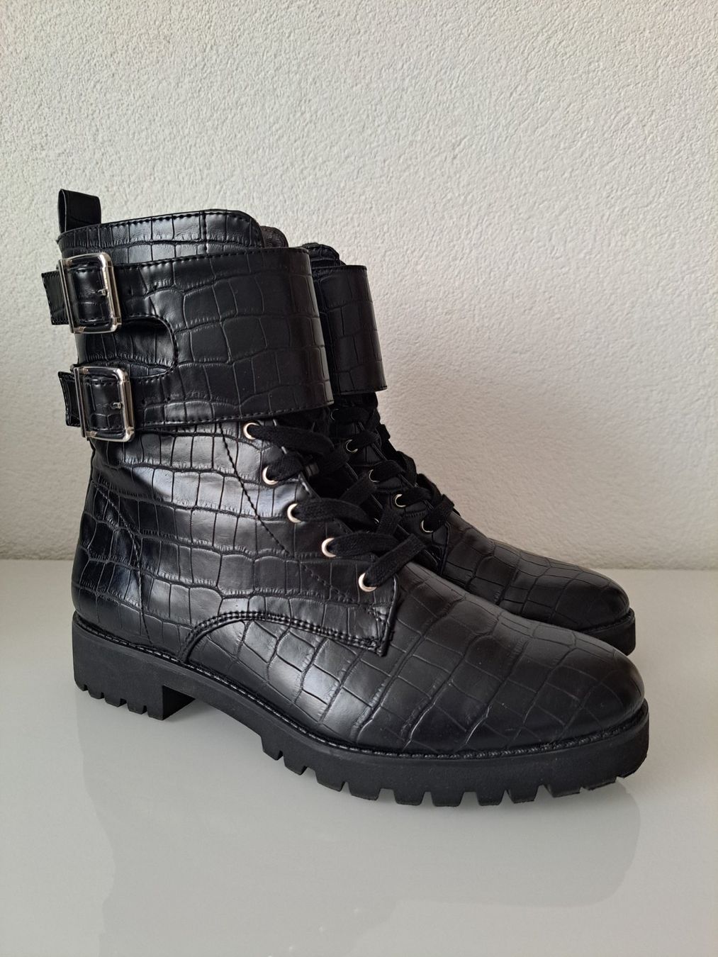 H&M Scarpe da donna: Schöne schwarze Stiefel in Grösse 40 – Usato da Büren SO venduto da kim_yc8x
