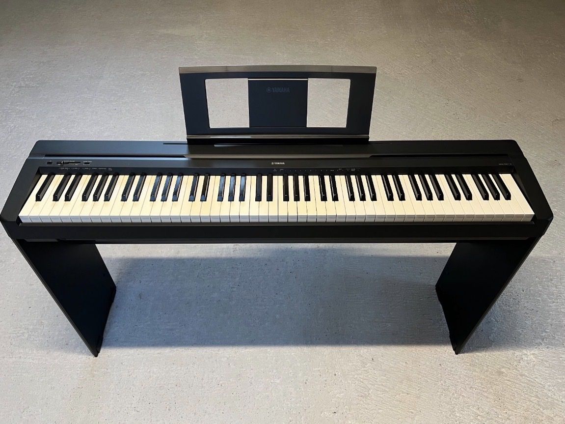 Yamaha Strumenti musicali: Yamaha P-45B + L-85 – Usato da Neuenhof venduto da Aleksandra___