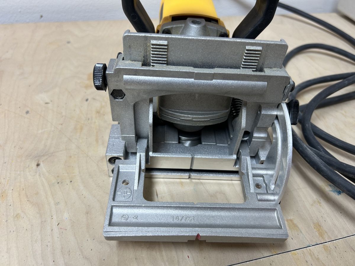 Tutte le macchine: DeWalt Flachdübelfräse DW682K  – Usato da Uster venduto da Stromboli7 2