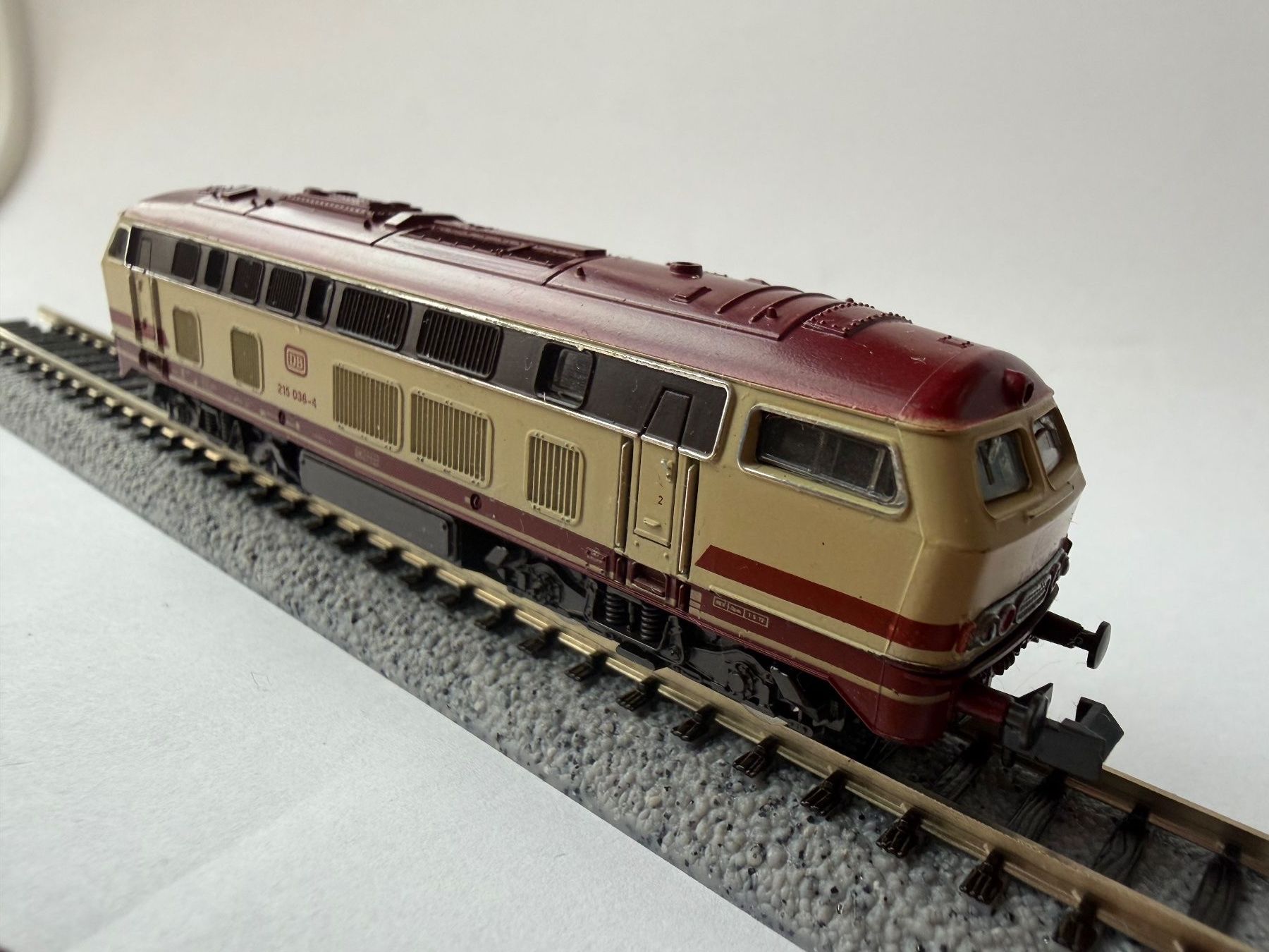 Roco Modelleisenbahnen: Roco 23222 DB Br 215 036 Spur N – Gebraucht aus Duggingen von reloaded31 1
