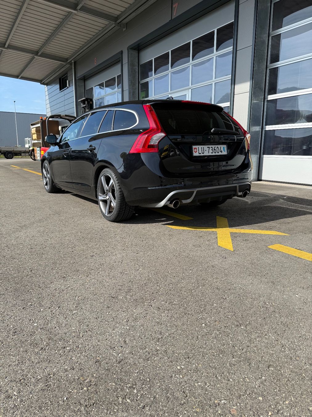 Volvo Autos: Volvo V60 T4 R-Design – Gebraucht aus Aesch LU von Mrogeli 2