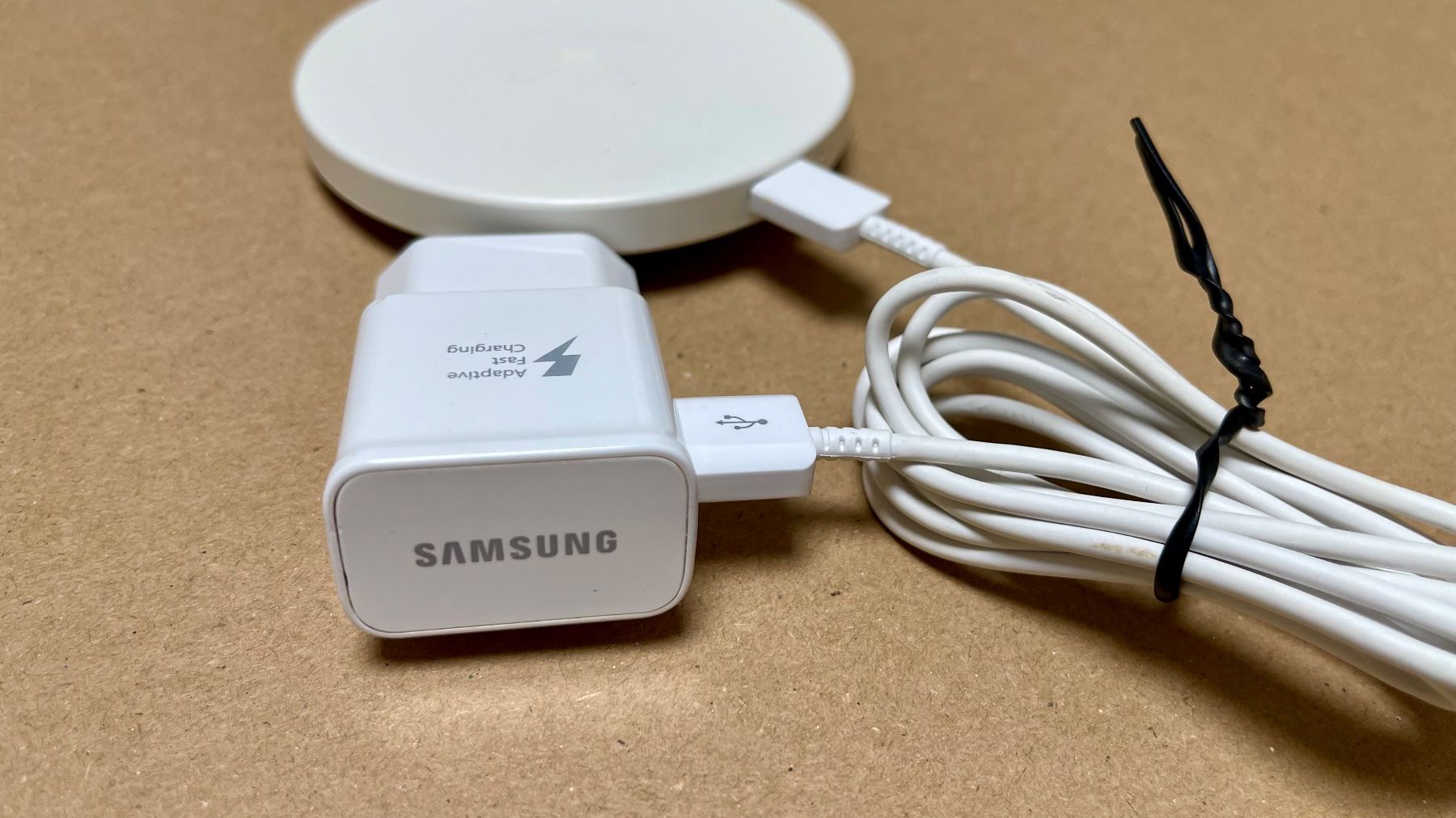 Samsung Caricabatterie: Ikea Wireless QI Ladegerät mit Samsung Netzteil – Usato da Aesch BL venduto da CollectorsBest 3