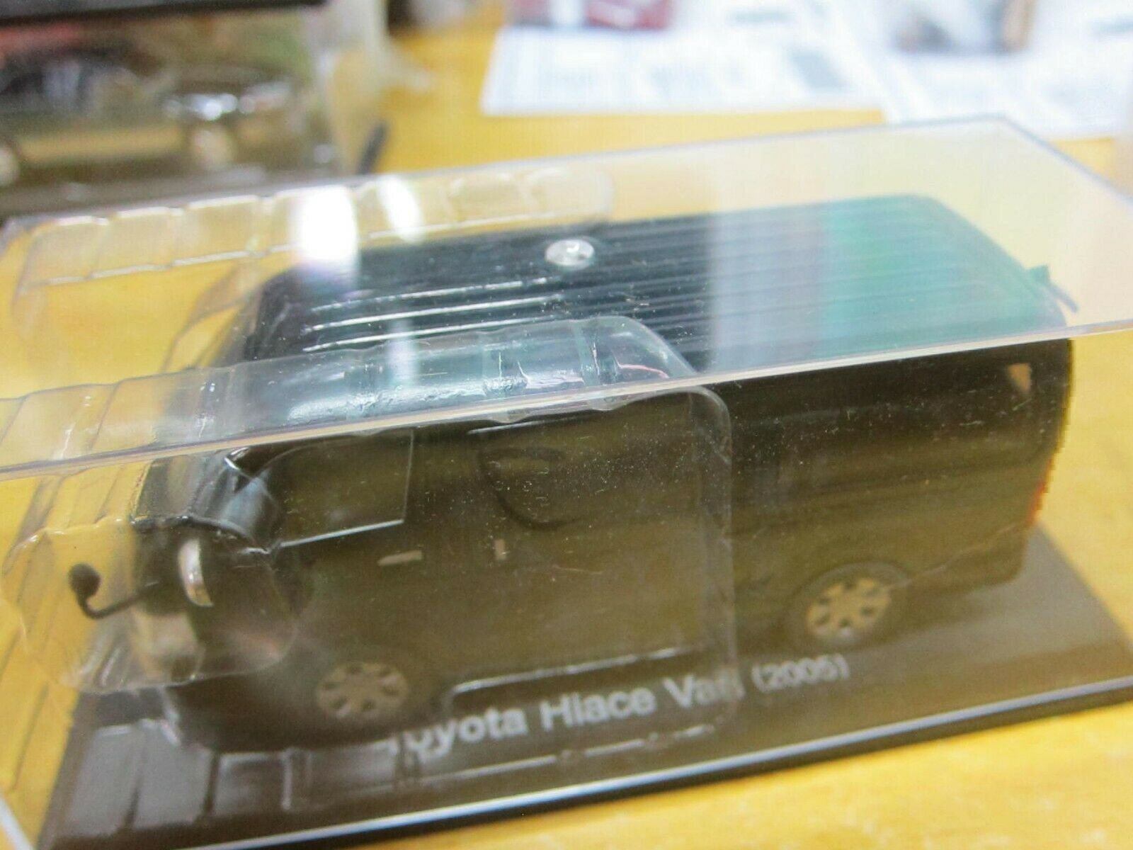 Modellautos: Toyota Hiace Van seit 2004 schwarz – Neu und originalverpackt aus Gerlafingen von espero88 5
