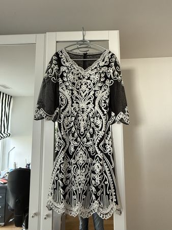 Cinderella Div. Kleid Gr. S Festlich Stickerei schwarz/weiss