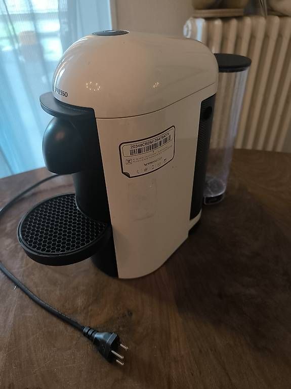 Nespresso Macchine per caffè & Macchine per espresso: Nespresso vertuo comme neuve – Usato da Ecublens VD venduto da mor_lqc5