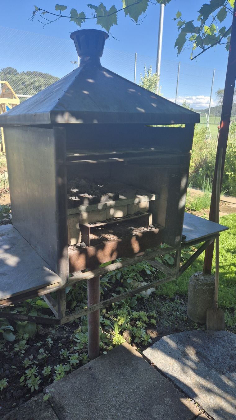 Griglie: Grill Unikat (selbergebaut) – Usato da Neftenbach venduto da Matterberg 4