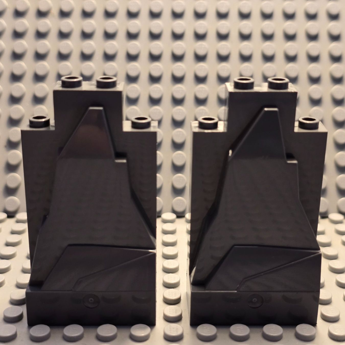 Lego Kit di costruzioni: Lego 2x Bergspitzen dunkelgrau – Nuovo (secondo la descrizione) da Basel venduto da Swi-7621