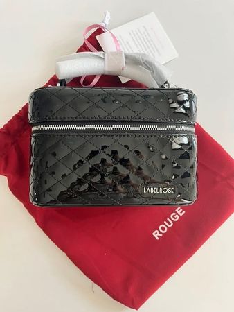Vendo bellissima borsetta trousse/beauty in vernice