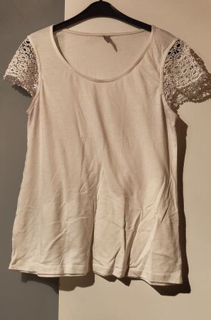 Elegantes weisses T-Shirt mit Spitze, Grösse M, Top Zustand
