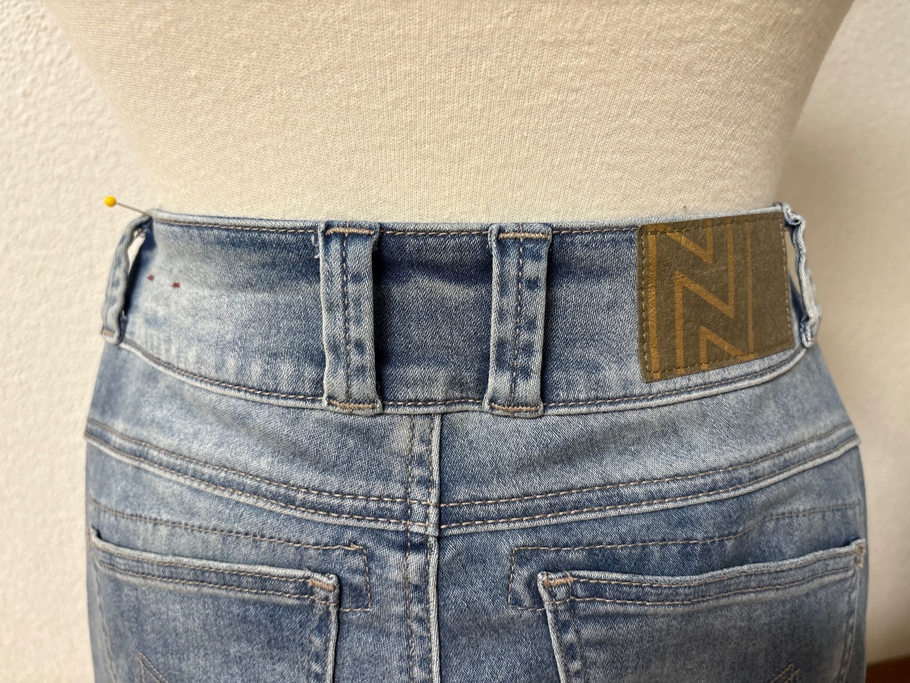 Nile Jeans: Lässig Nile Jeans XS – Neu (gemäss Beschreibung) aus Maienfeld von 8796 3