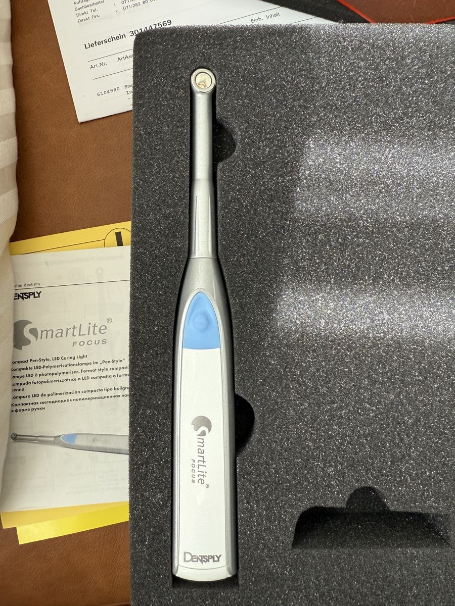 Medizinische Geräte: Polymerisationslampe Dentsply – Gebraucht aus Gebenstorf von sdent