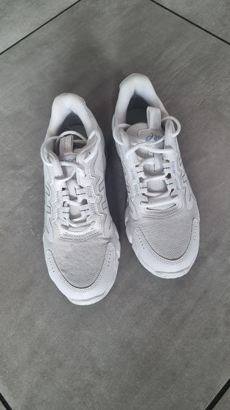 Asics Scarpe da donna: Scarpa Asics 37 – Usato da Biasca venduto da Siosmart
