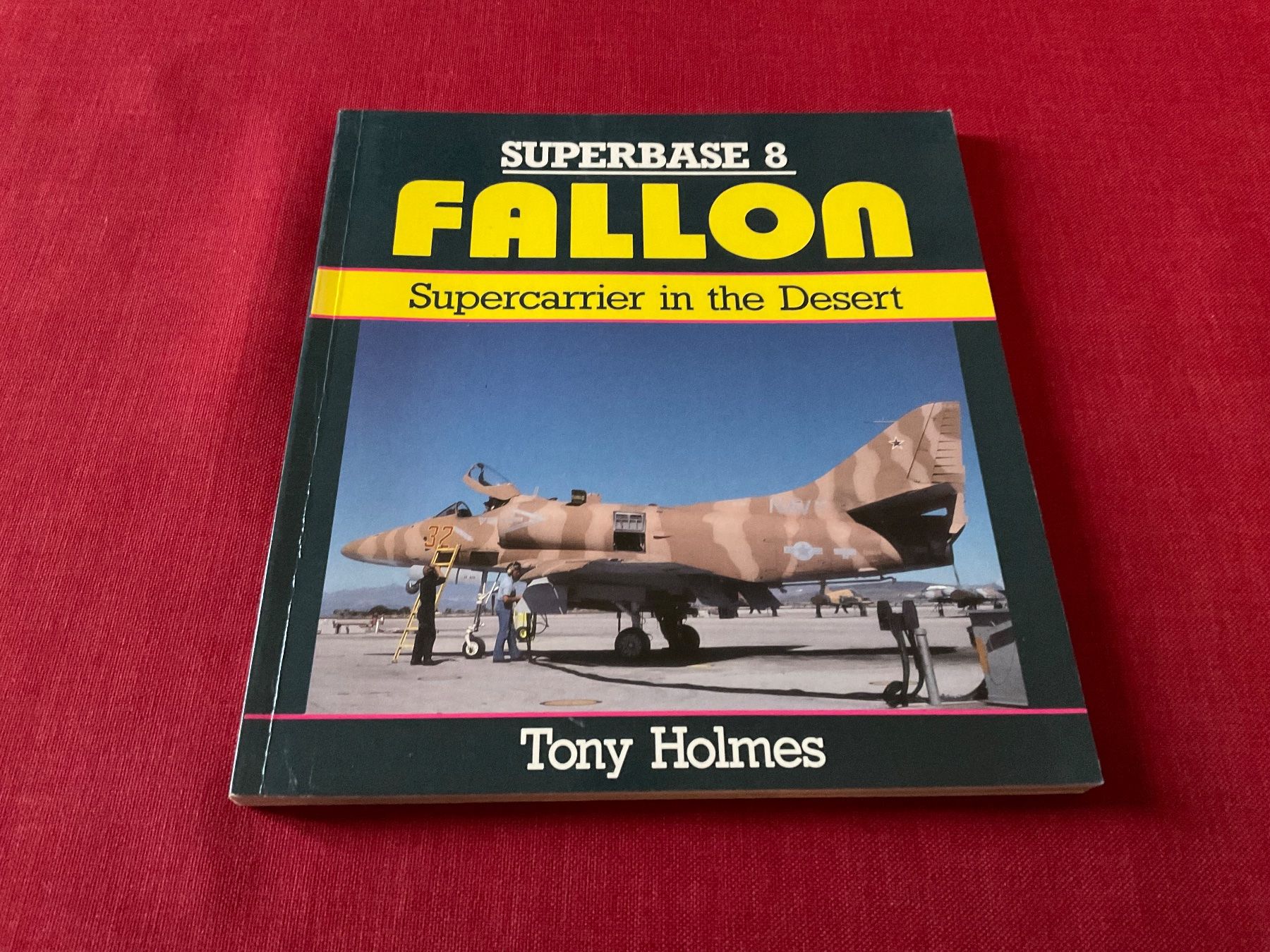 Libri: Aviation Superbase 8 FALLON SUPERCARRIER IN THE DESERT – Usato da Lugano venduto da Persepolis