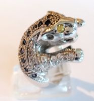 Fingerring in Panther Design mit Safiren