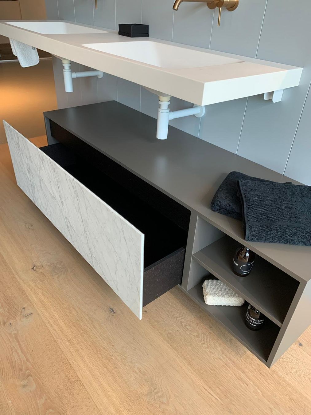 Installations & Meubles: AGAPE Waschtischmöbel – D'occasion à Stans par AQWA_AG 3