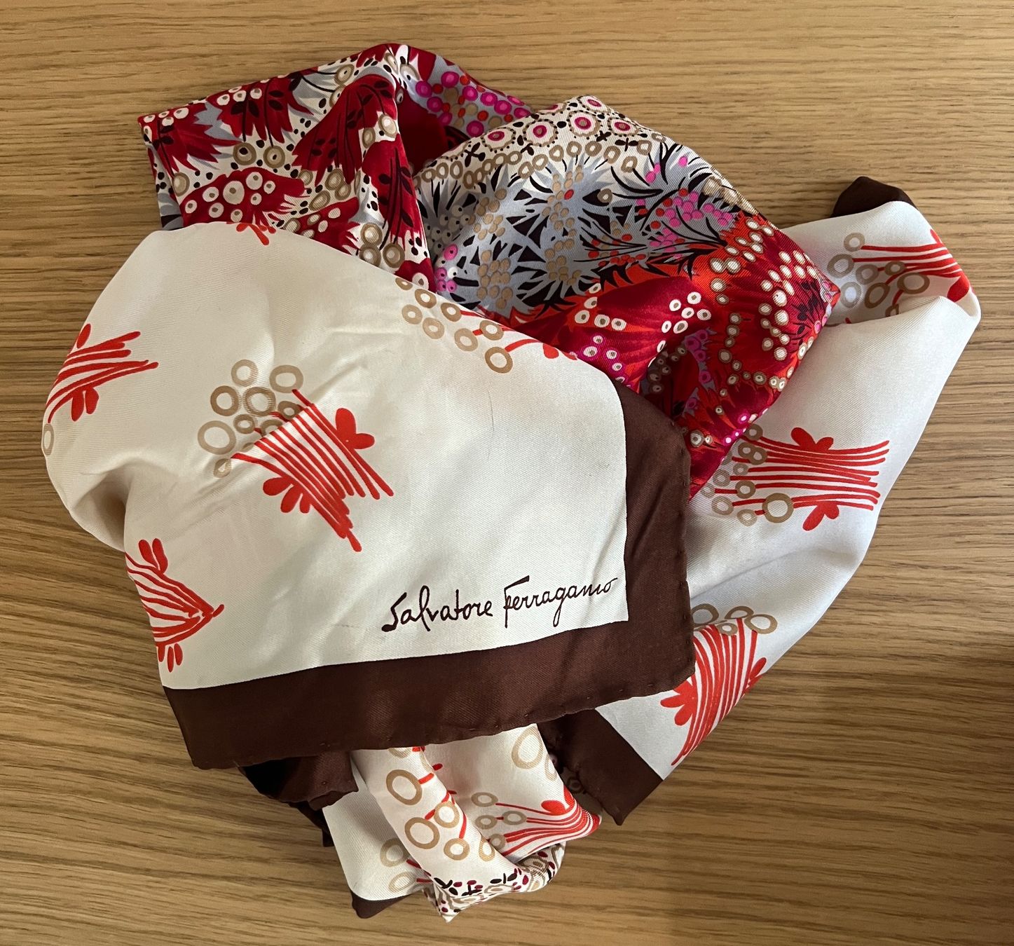 Salvatore Ferragamo Foulard & Sciarpe: Salvatore Ferragamo Seidenschal – Nuovo (secondo la descrizione) da Zürich venduto da ale_mc96 2