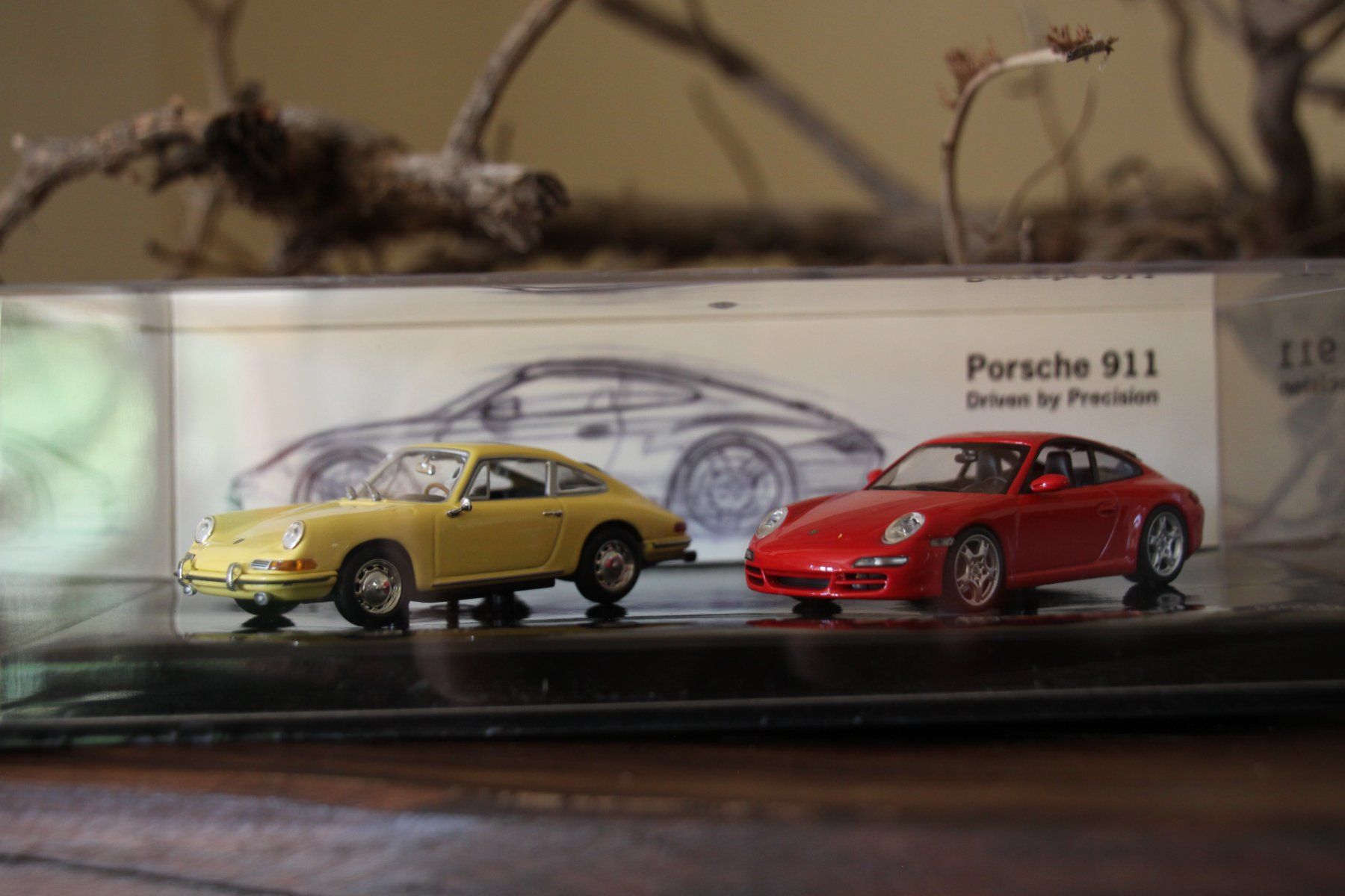 Porsche Modellautos: Porsche 911 Modellauto Set 1:43 Porsche Driven by Precision – Neu (gemäss Beschreibung) aus Wangen an der Aare von RareAndLimited