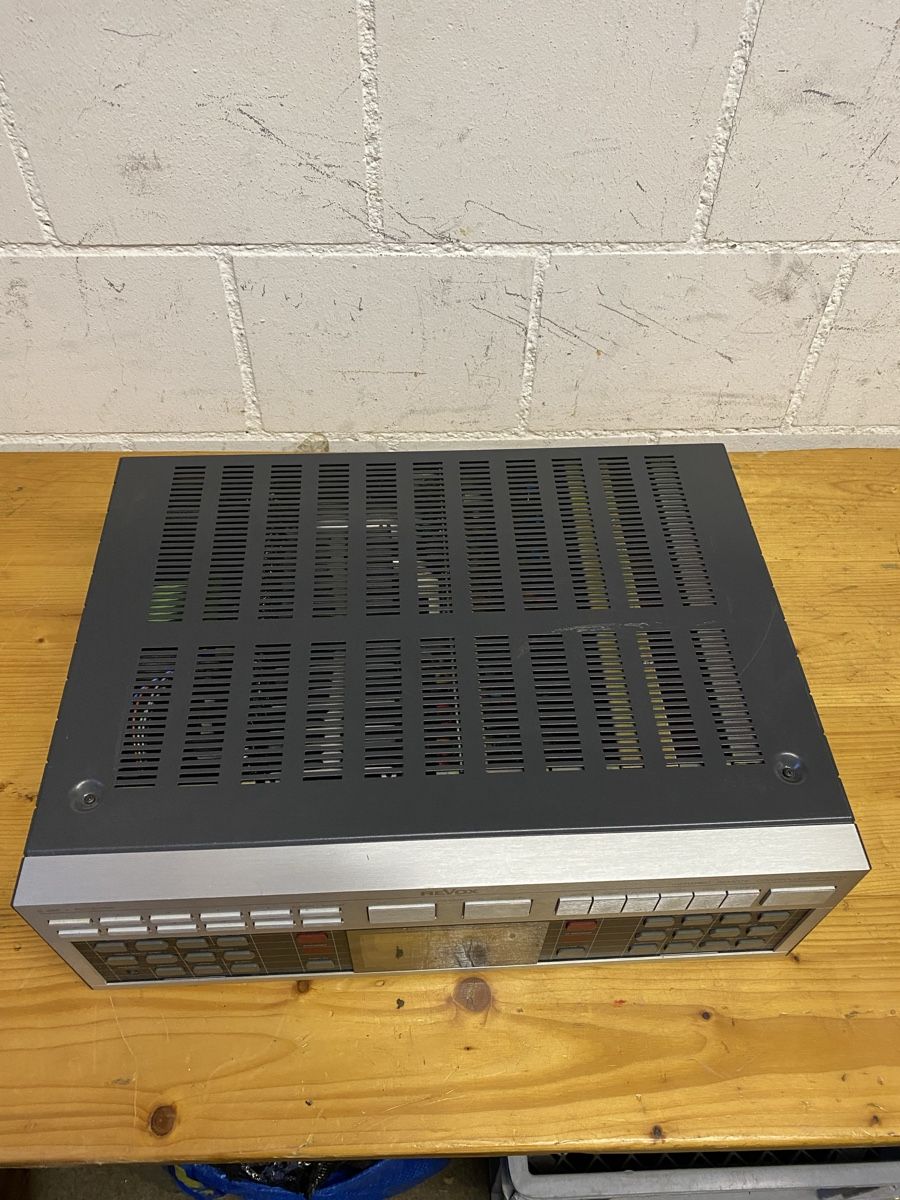 Revox Ricevitori: Revox B226 und Revox B285 – Difettoso da Luzern venduto da Harikan
