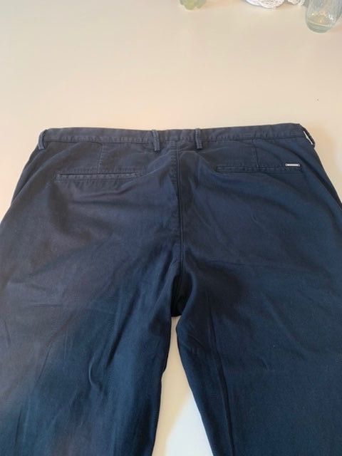 Kleiderpakete: Hose-Hemd-Set Hugo Boss – Gebraucht aus Winterthur von ViRoSoId 2