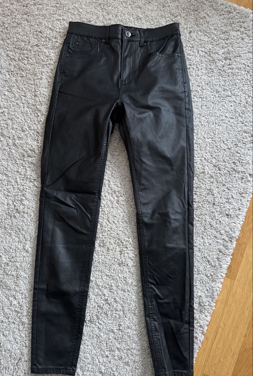 Stradivarius Pantaloni: Stradivarius pants – Nuovo (secondo la descrizione) da Bern venduto da FashionK92