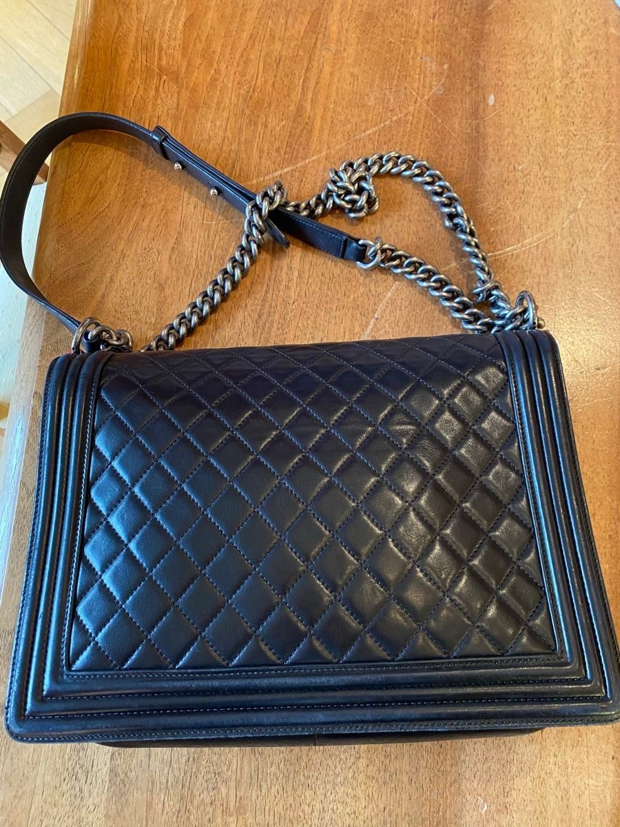 Chanel Sacs femmes: Chanel Boy Tasche schwarz mit silbrigem Hardware – D'occasion à Wollerau par Vinagoni 3