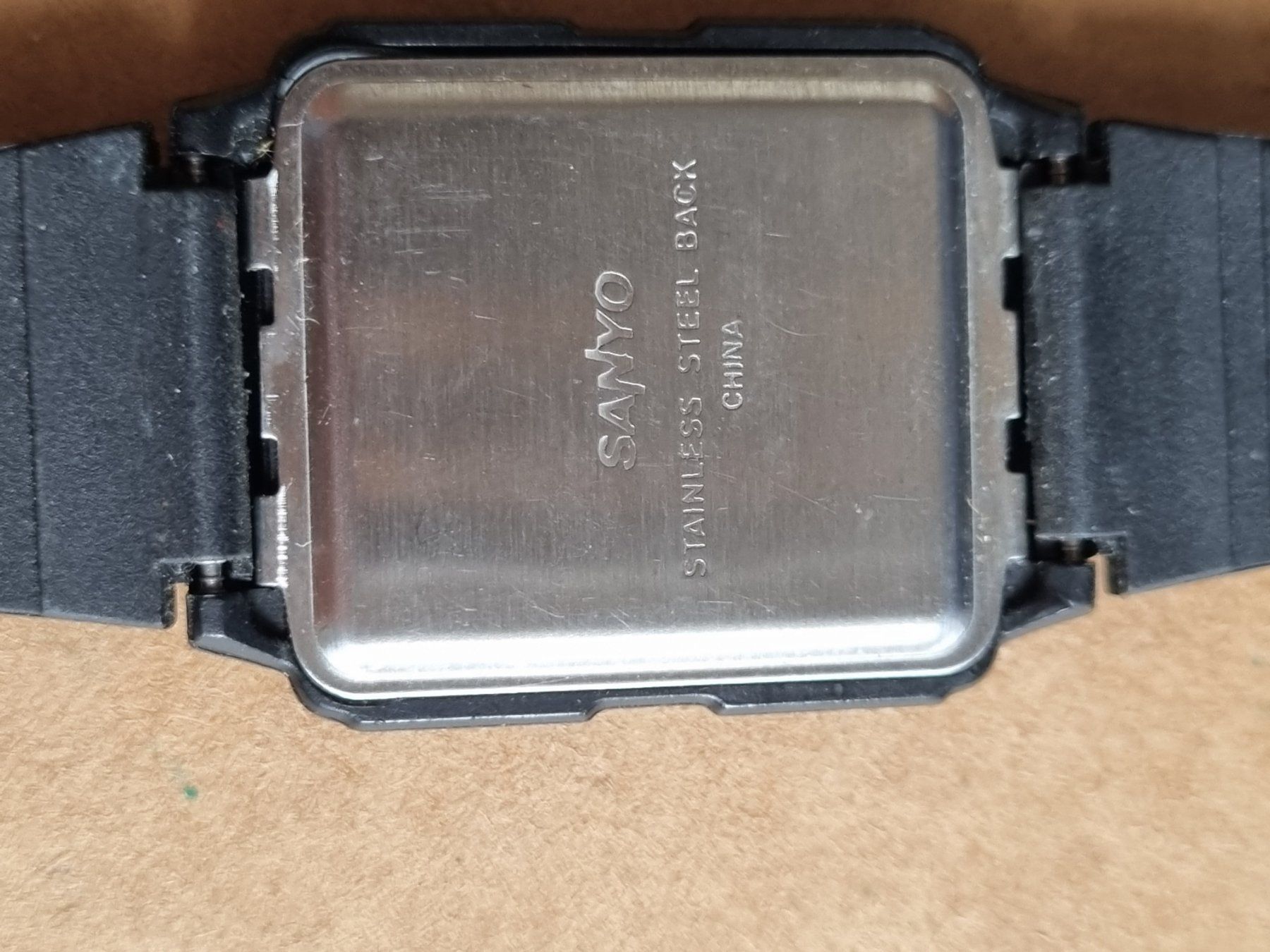 Orologi: Sanyo Taschenrechner Uhr – Difettoso da Schaffhausen venduto da Leveron13 5