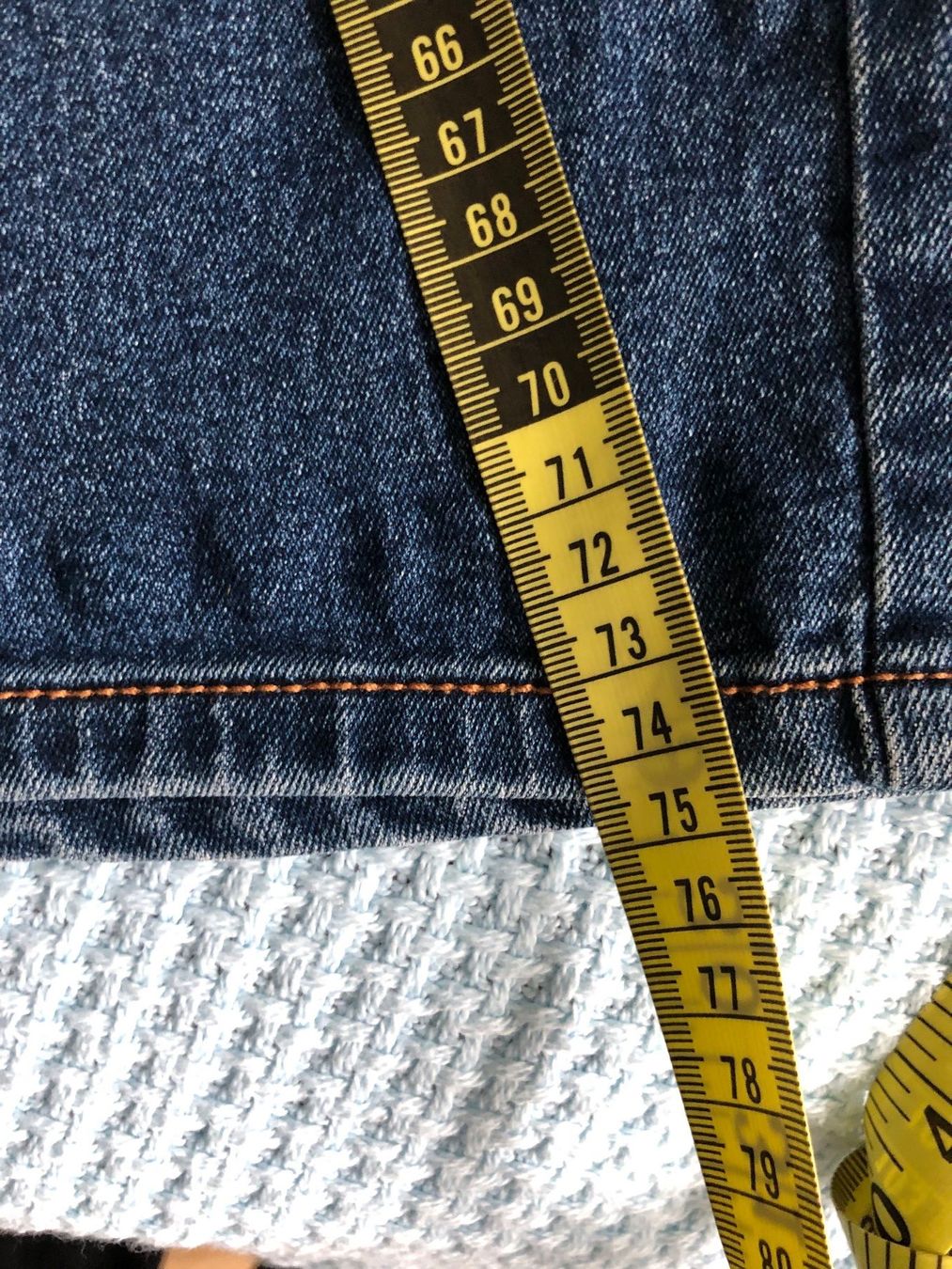 Jeans: Lässig Kurz Jeanshosen – Usato da Rüti ZH venduto da Masken 4