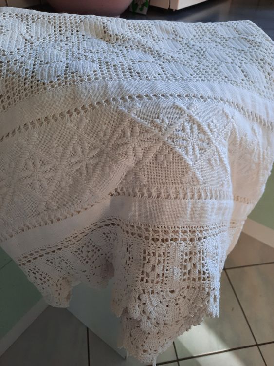 Dessus De Lit Ancien Fait Main - Grand-mère Fleur Jardin - Vintage