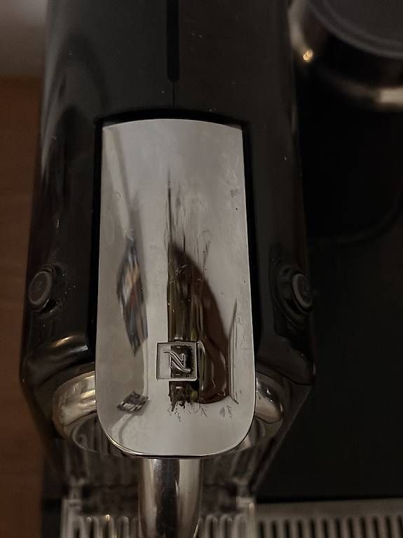 Nespresso Macchine per caffè & Macchine per espresso: Nespresso Kaffeemaschine mit Milchaufschäumer – Usato da Bern venduto da mic_7clt 3