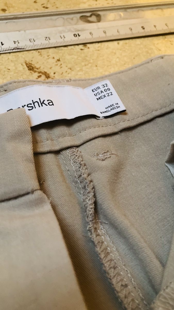 Bershka Pantaloni: Hose – Usato da Läufelfingen venduto da petit-nicola 1