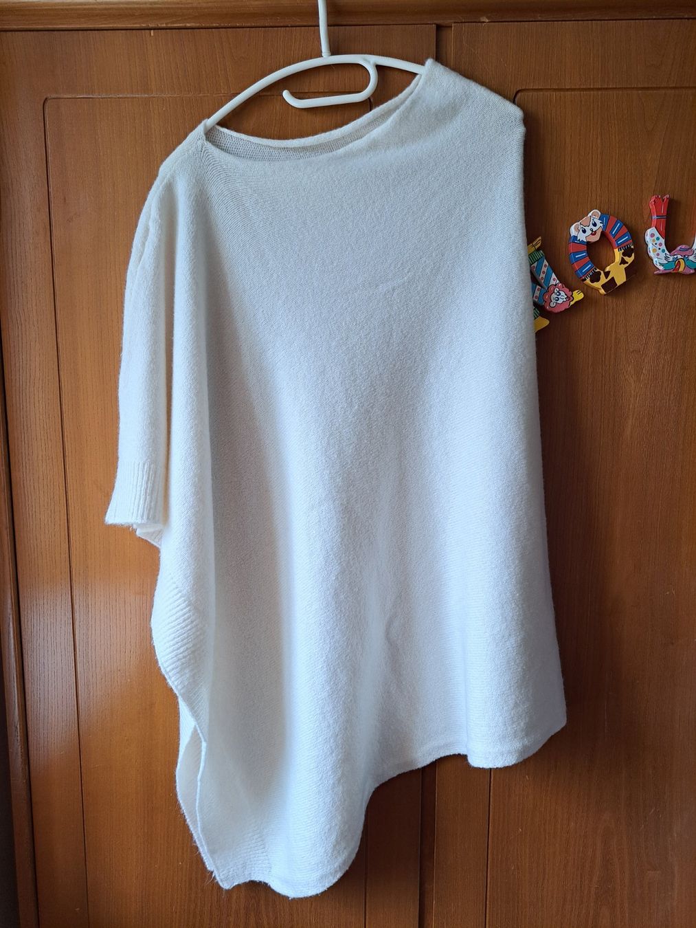 Autres vêtements femmes: Wollweisser Poncho – D'occasion à Oetwil am See par Kuechenzeit
