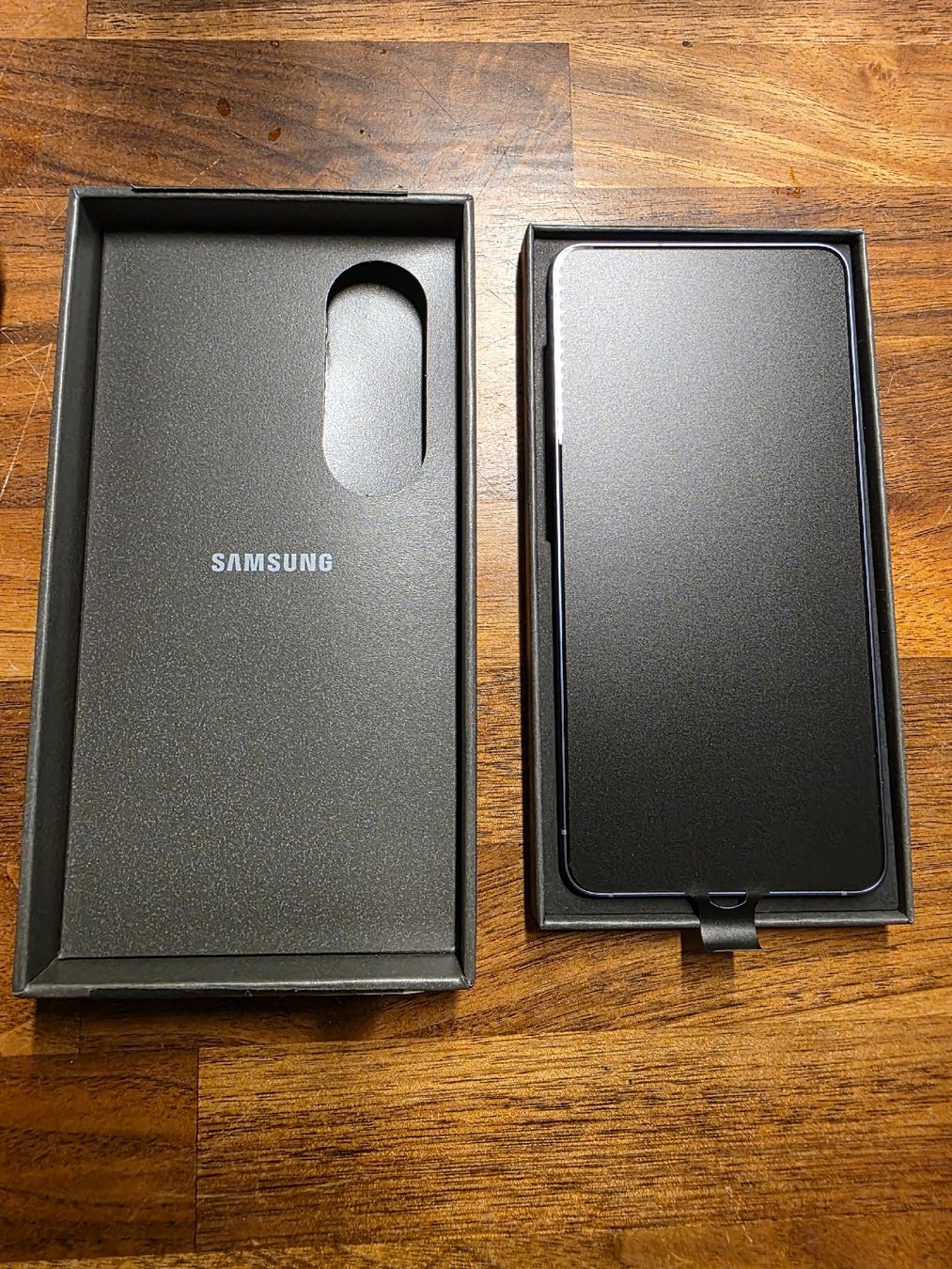 Samsung Portables: Samsung Galaxy S26 – Neuf avec emballage d'origine à Wettingen par Alidapi 4