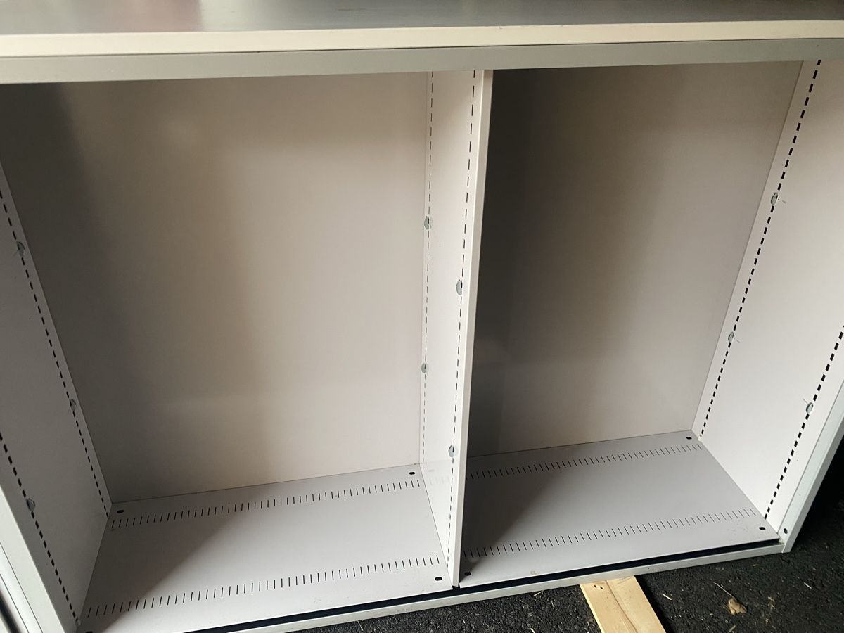Lista Armadi: Lista Office Schrank mit Rollade – Usato da Leuzigen venduto da Bidilum 1