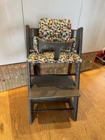 Stokke Tripp Trapp Hochstuhl grau & Zubehör -Versand möglich