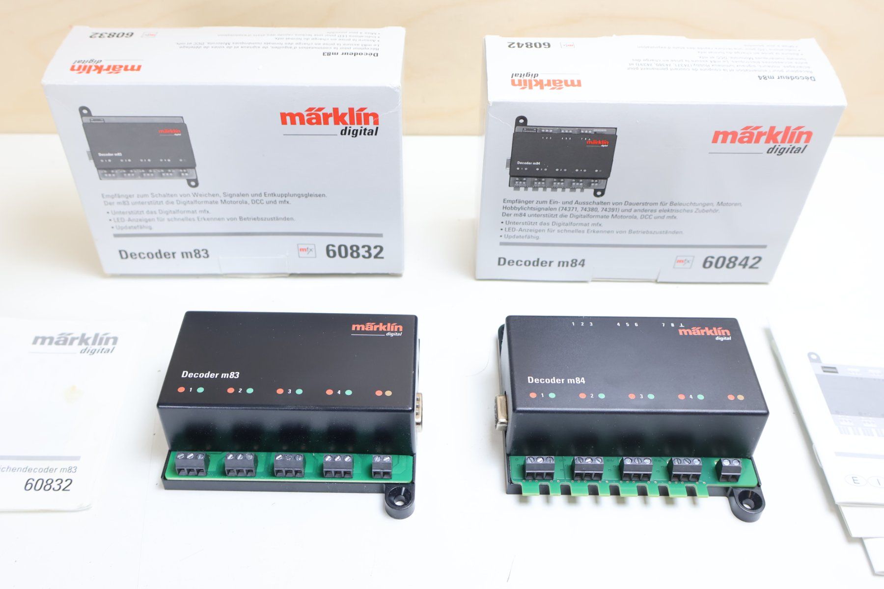 Märklin Modelleisenbahnen: Märklin Weichendecoder m84 + Decoder m83 - 60842 / 60832 – Gebraucht aus Winterthur von  5