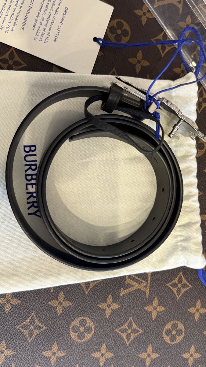 Burberry Cinture: Burberry Ledergürtel mit Ritter-Schnalle – Nuovo e nell'imballaggio originale da Lachen SZ venduto da HelvetiaLuxury 6