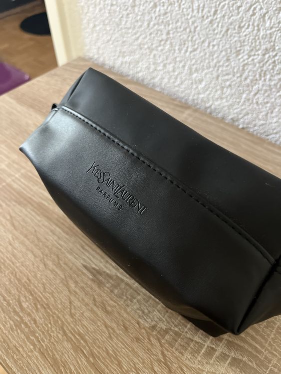Trousse Yves Saint Laurent En Vinyle Noir - Neuve Sans étiquette, Dimensions 24x17x4 Cm, Fermeture Zip