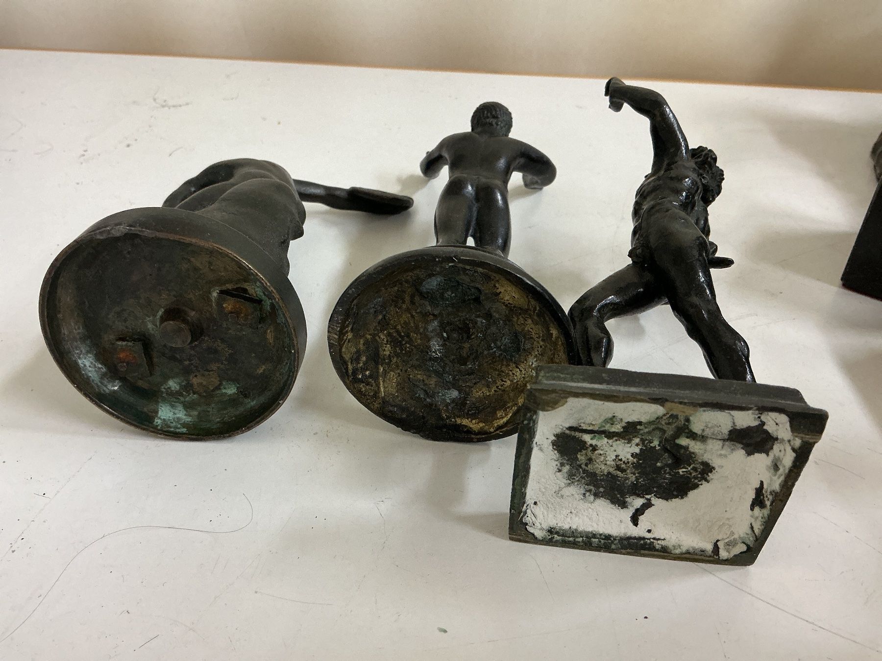 Sculture & Statue: 3 Figuren ev. Bronze – Usato da Bern venduto da vielerart 5