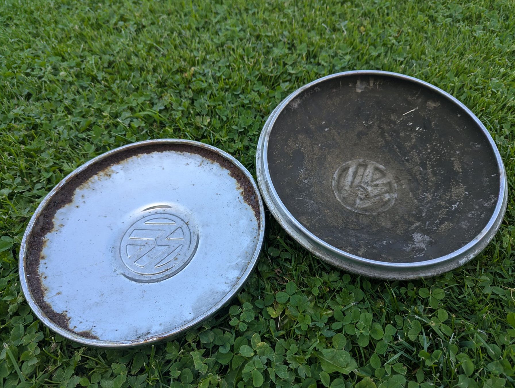 VW Sonstiges Fahrzeugzubehör: Radnabendeckel zu VW Oldtimer – Gebraucht aus Dietschwil von FIZENATOR 1