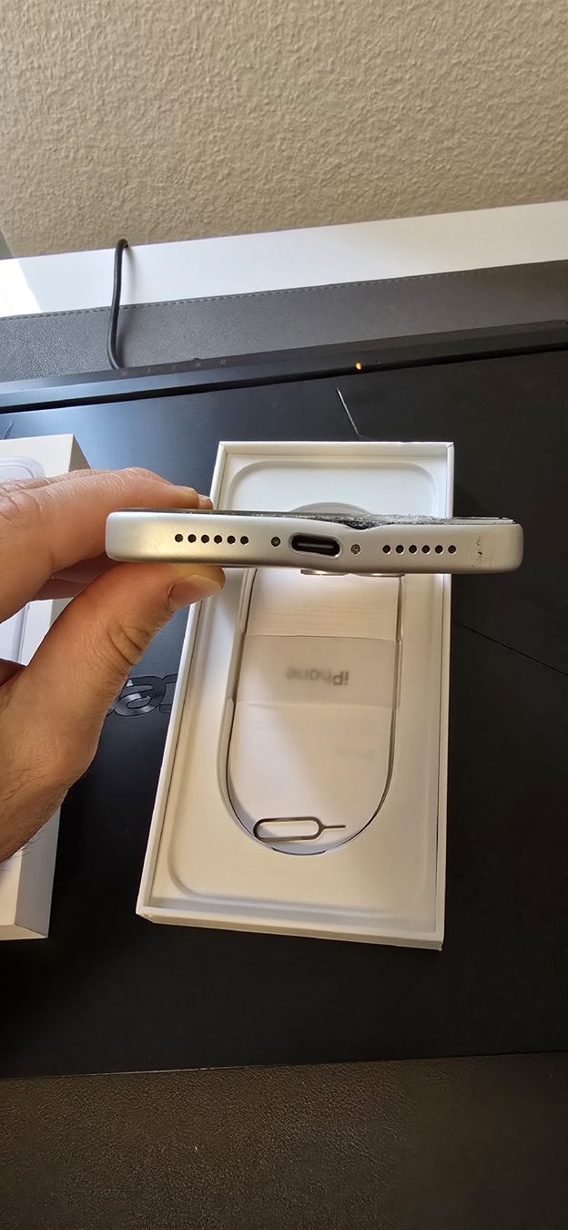 Apple Handys / Smartphones: iPhone 17 Pro Max 256GB Silber - Defekt – Defekt aus Bassersdorf von Mr.Ves 2