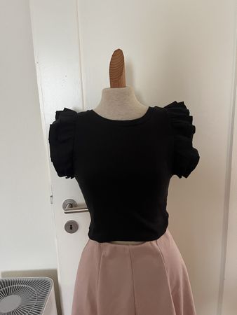 kleiderpaket mit 3 Crop Tops Gr. S