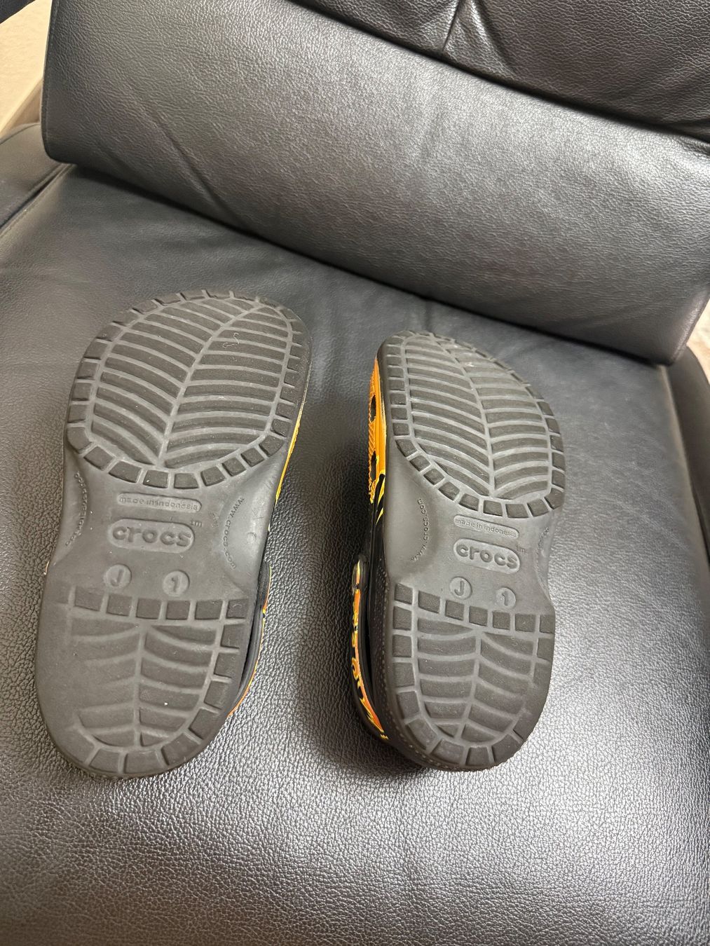 Crocs Schuhe für Jungen: Crocs CLASSIC FLAMES Gr. 32-33 – Gebraucht aus Uetikon am See von Fraufox1 4