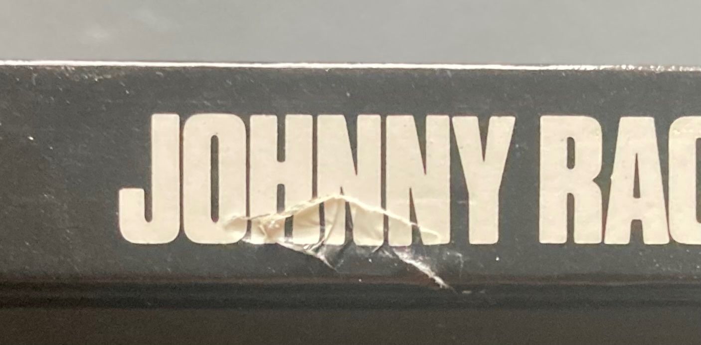 Libri: JOHNNY HALLYDAY - JOHNNY RACONTE HALLYDAY – Usato da Poliez-Pittet venduto da Newtown-Records 3