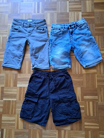 Kinder Shorts 3er Set Grösse 146 guter Zustand