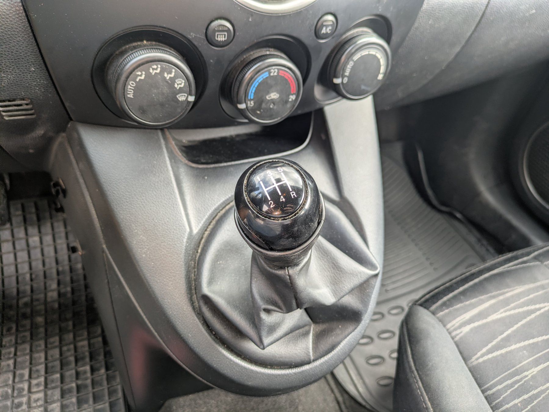 Automobili: Mazda 2 1.3 Exclusive collaudata – Usato da Losone venduto da bel_6nhj 5