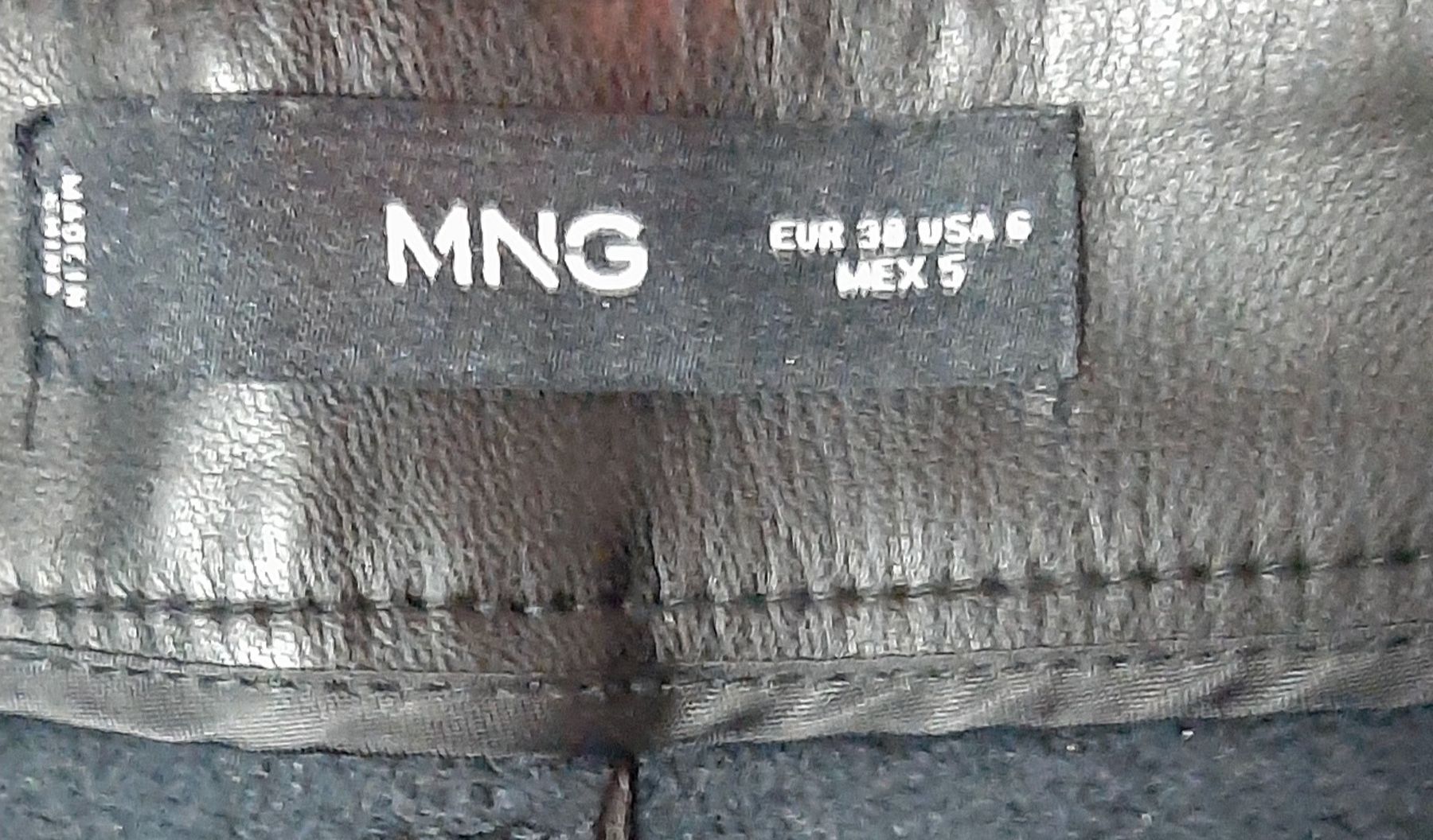Mango Hosen: Mango Short in lederoptik – Gebraucht aus Montreux von Sorabest 2